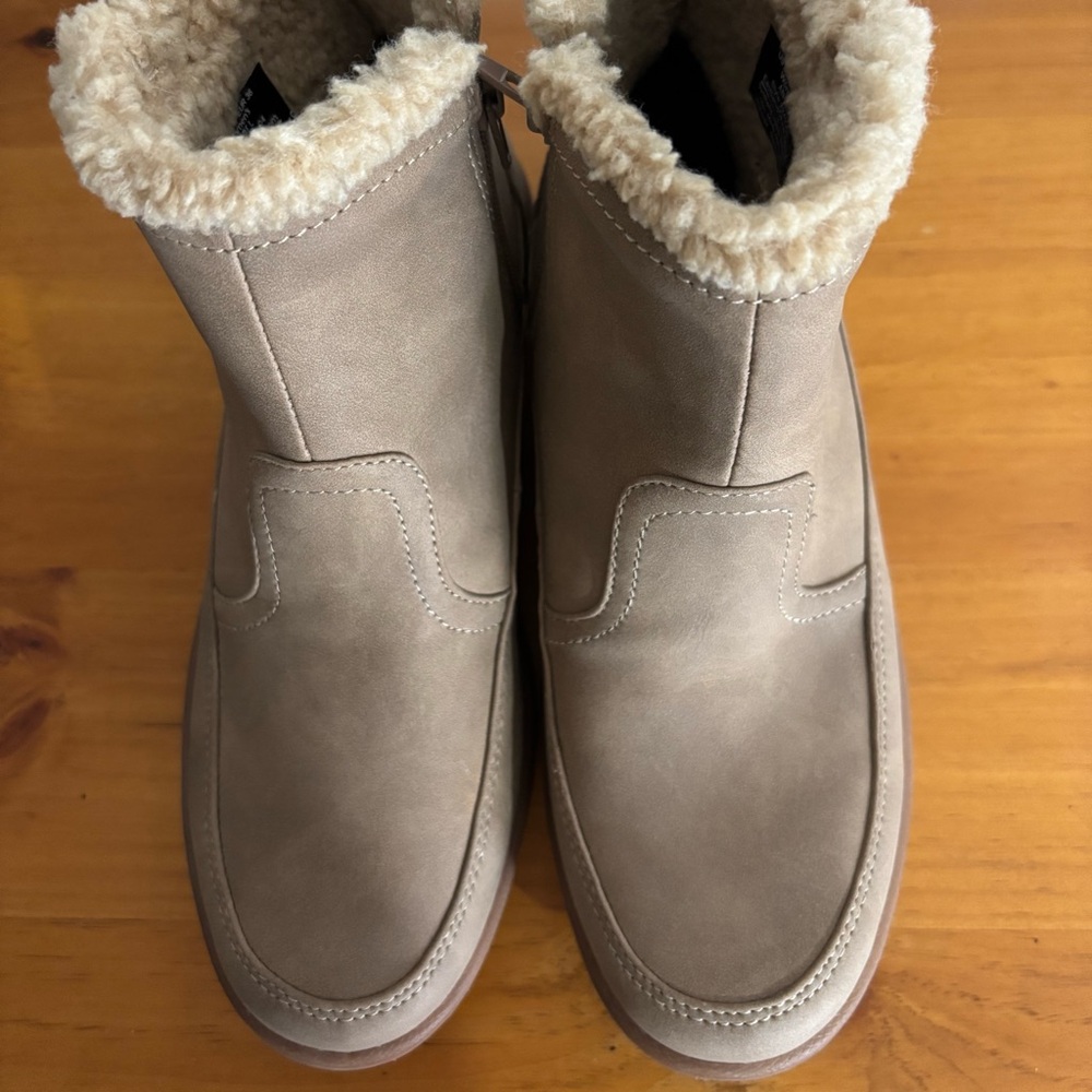 Eastland “Angel” Tan Suede Slip-On Boots with Plush Lining